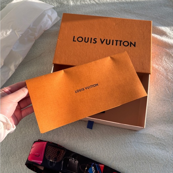 Louis Vuitton Band Tribute to Alma Noir - Picture 6 of 10